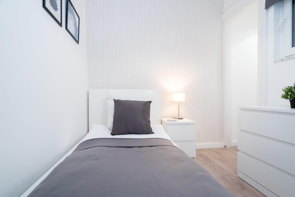 Large At Perfect Location Apartment *