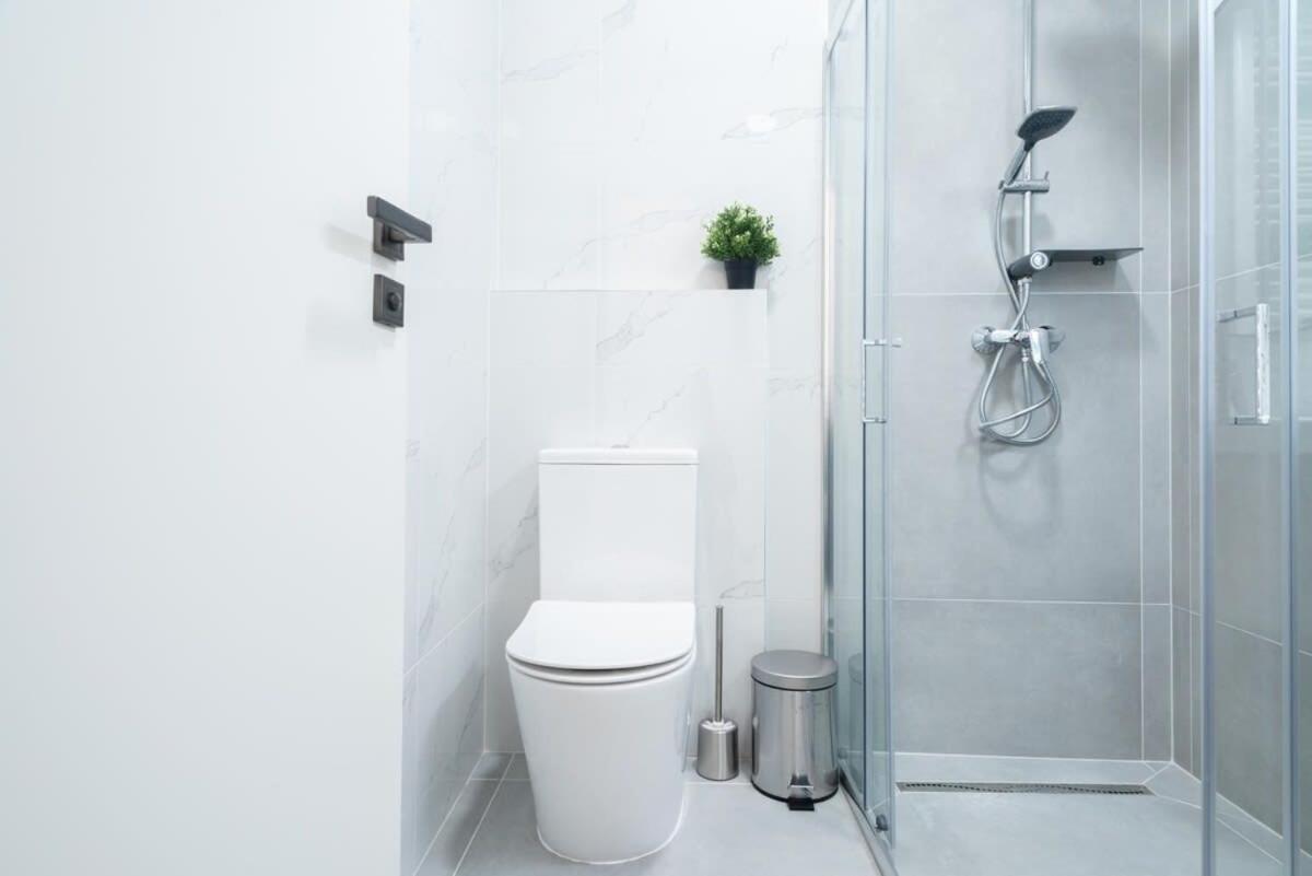 Large At Perfect Location Apartment
