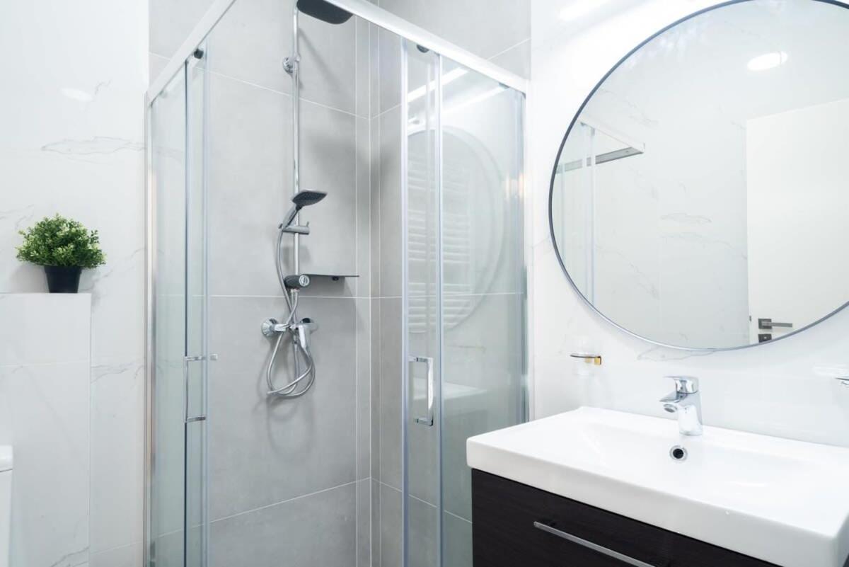 Large At Perfect Location Apartment Budapest