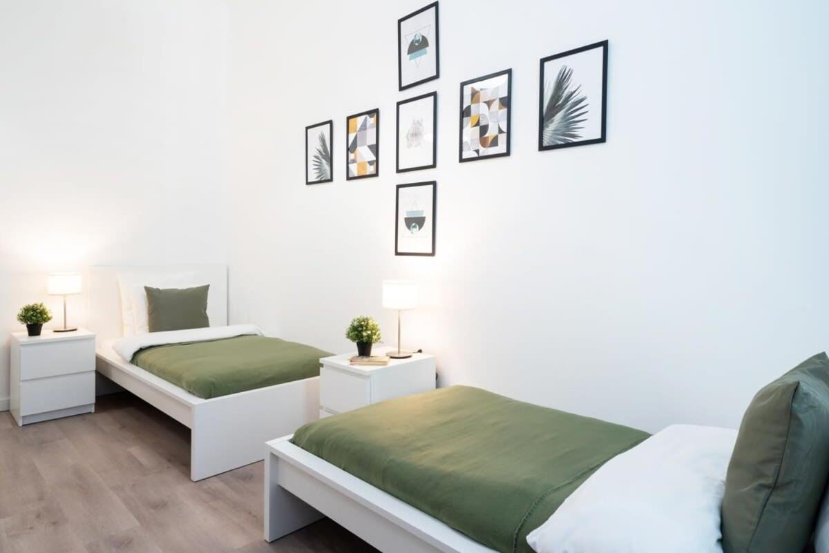 Apartment Large At Perfect Location *
