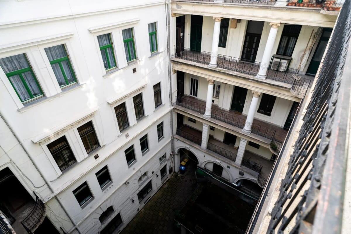 Large At Perfect Location Apartment